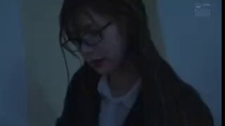 学校刚跑出来的【兔熊】18岁学生妹，为了赚下学期的学费，清秀的小脸蛋，这逼逼真粉，真